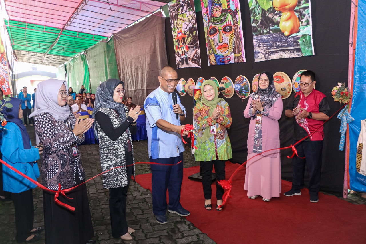 Pendidikan Vokasional Desain Fashion Universitas Ngudi Waluyo Menggelar Fashion Culture Festival and Art 2024